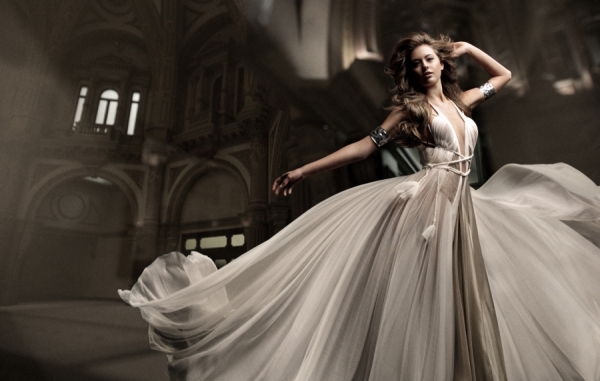 http://www.oneeyeland.com/photo4/fashion/one_eyeland_the_waltz_by_robert_earp_42655.jpg